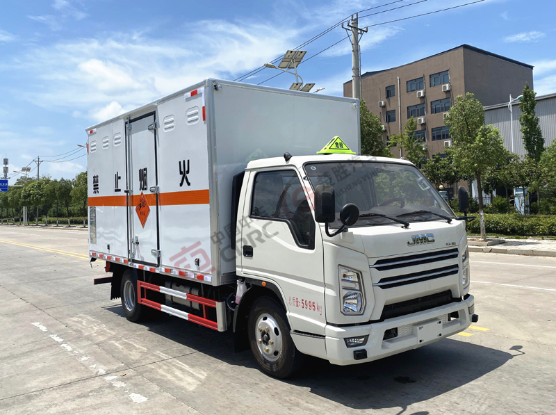 江鈴4.08米黃牌類爆破器材運輸車